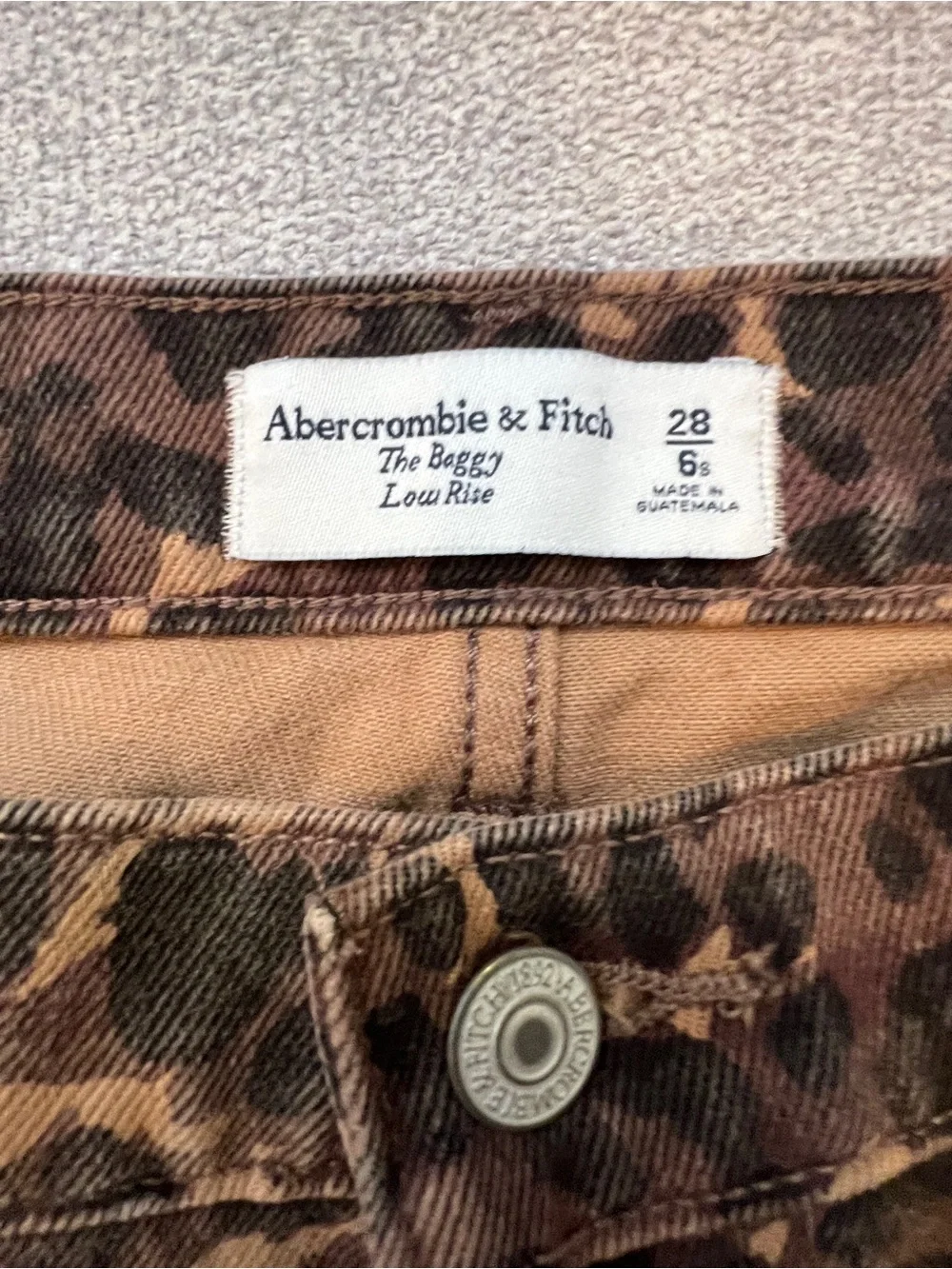 Abercrombie & Fitch Leopard Print Low Rise Baggy Jeans - Picture 4 of 9
